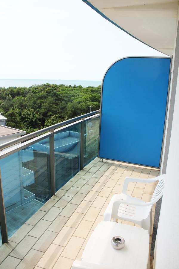 Hotel Cristallo Lignano Sabbiadoro Exterior photo