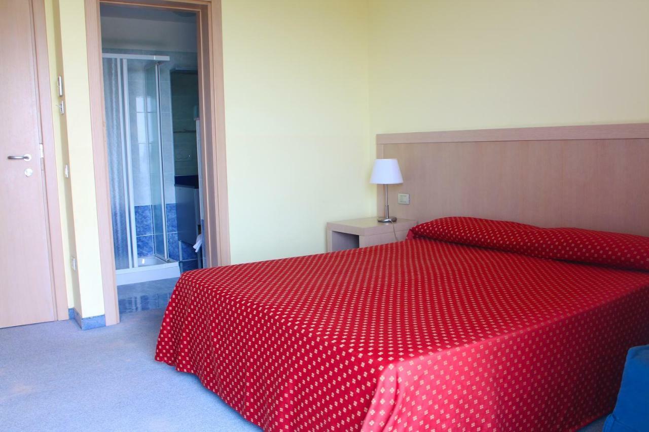 Hotel Cristallo Lignano Sabbiadoro Exterior photo